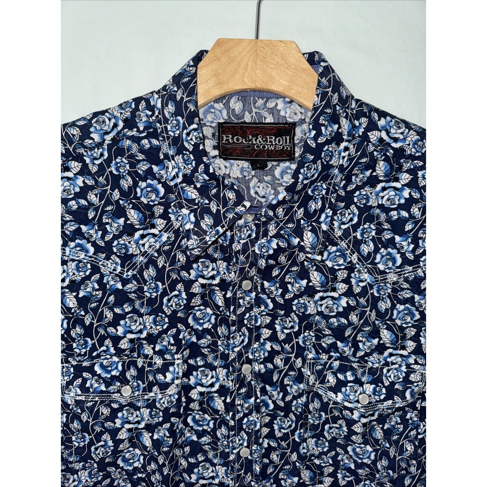Rock And Roll Cowboy LS Button Up/Down Shirt Size LG Pearl Snap Blue Flowers